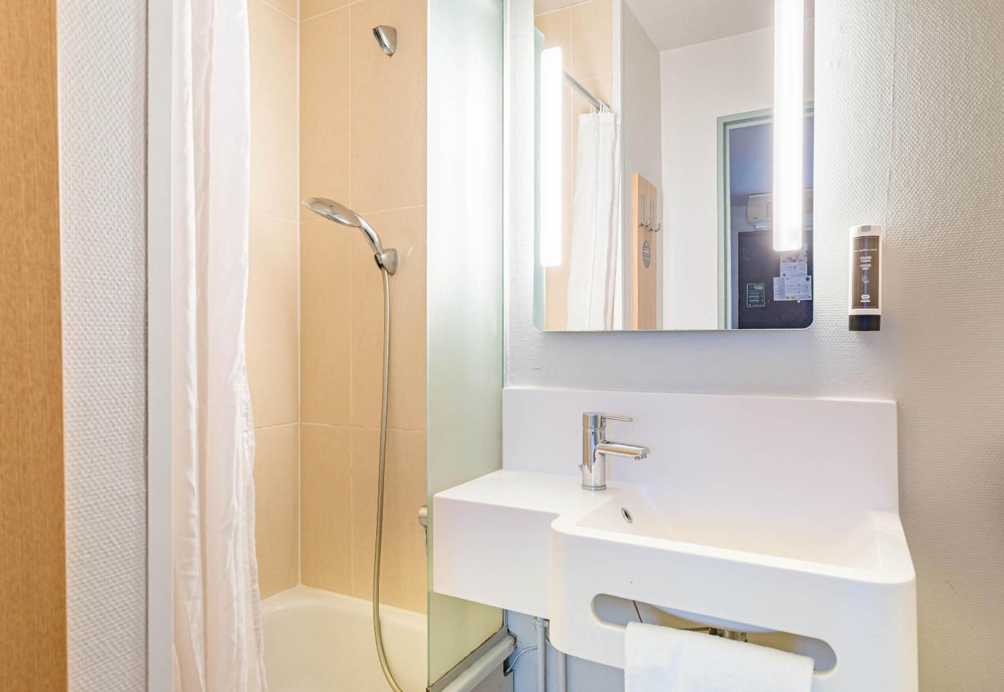 B&B Hotel Tours Sud จู เลส์ ทัวส์ ภายนอก รูปภาพ